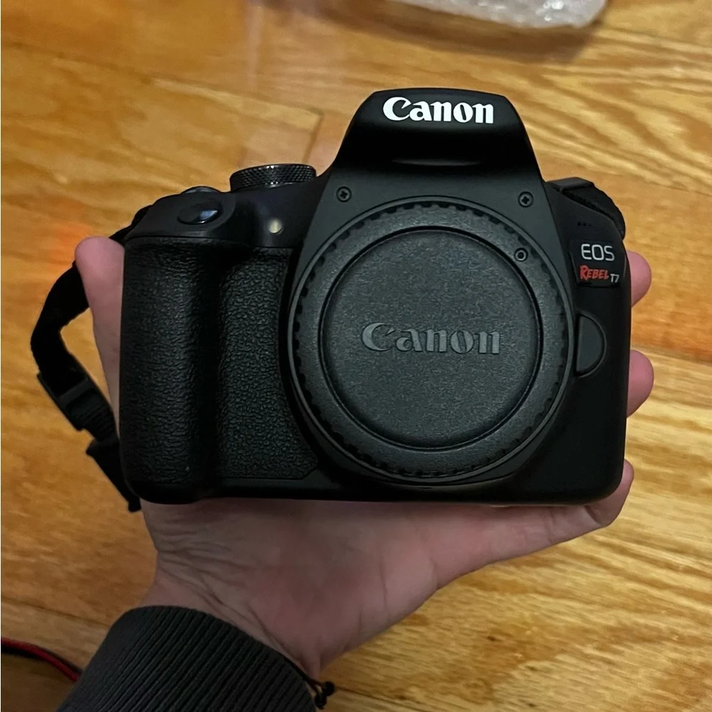 Canon EOS Rebel T7